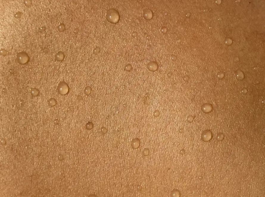 Close da pele do corpo com textura, referência para tratamento de estrias em BH
